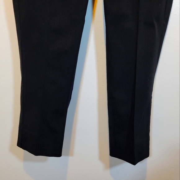 The Limited Exact Stretch Capri Black Pants - Picture 2 of 9